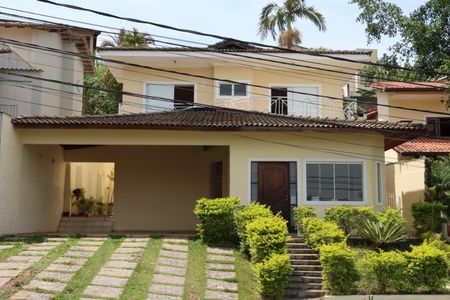 Casa de condomínio para alugar com 320m², 5 quartos e 4 vagasFachada