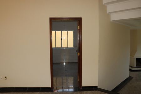 Casa de condomínio para alugar com 320m², 5 quartos e 4 vagasSala 2