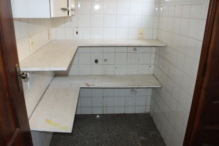 Casa de condomínio para alugar com 320m², 5 quartos e 4 vagasDespensa