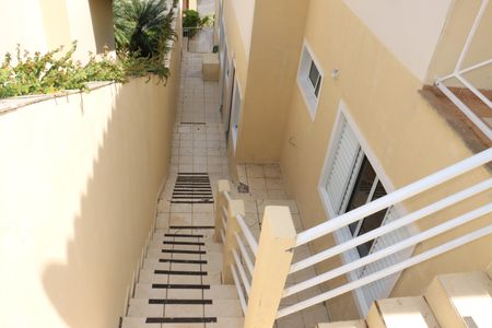 Casa de condomínio para alugar com 320m², 5 quartos e 4 vagasEscada