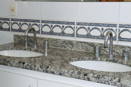 Casa de condomínio para alugar com 320m², 5 quartos e 4 vagasBanheiro da Suíte 5