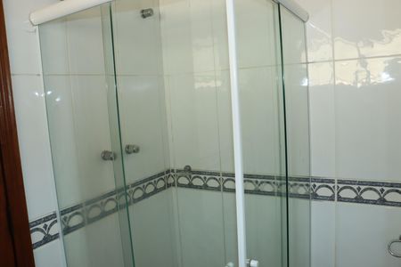 Casa de condomínio para alugar com 320m², 5 quartos e 4 vagasBanheiro da Suíte 5