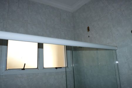 Casa de condomínio para alugar com 320m², 5 quartos e 4 vagasBanheiro da Suíte 2