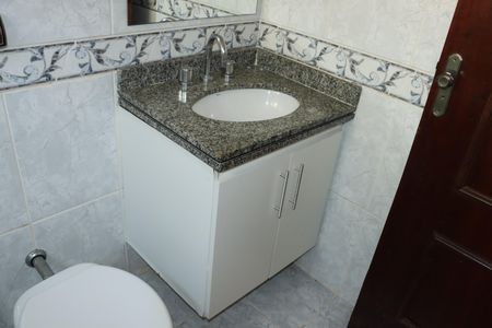 Casa de condomínio para alugar com 320m², 5 quartos e 4 vagasBanheiro da Suíte 2