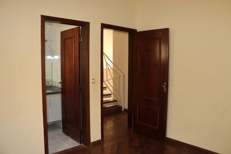 Casa de condomínio para alugar com 320m², 5 quartos e 4 vagasSuíte 2