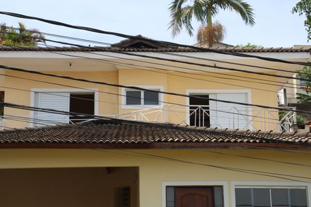 Casa de condomínio para alugar com 320m², 5 quartos e 4 vagasFachada