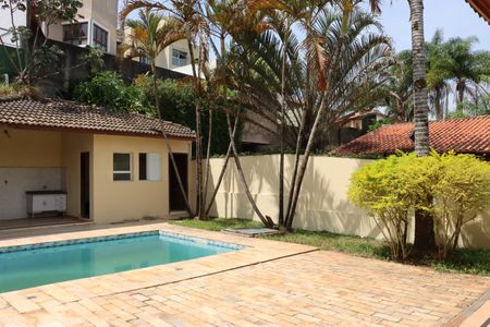 Casa de condomínio para alugar com 320m², 5 quartos e 4 vagasÁrea Externa