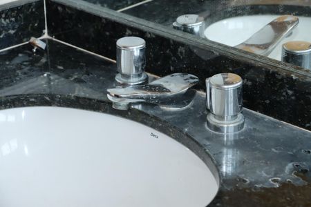 Casa de condomínio para alugar com 320m², 5 quartos e 4 vagasBanheiro da Suíte 4