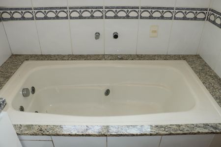 Casa de condomínio para alugar com 320m², 5 quartos e 4 vagasBanheiro da Suíte 5