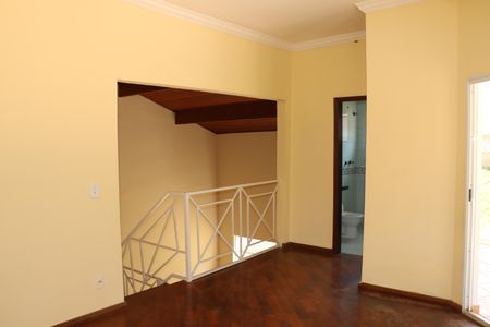 Casa de condomínio para alugar com 320m², 5 quartos e 4 vagasCobertura