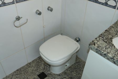 Casa de condomínio para alugar com 320m², 5 quartos e 4 vagasBanheiro da Suíte 5