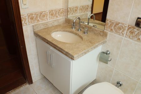 Casa de condomínio para alugar com 320m², 5 quartos e 4 vagasBanheiro da Suíte 3