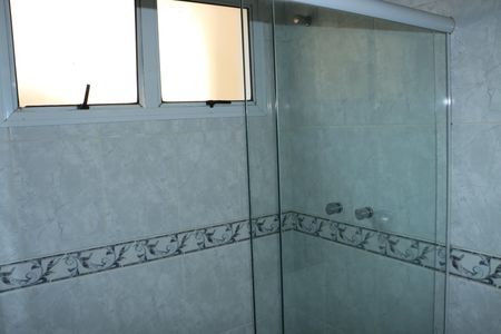 Casa de condomínio para alugar com 320m², 5 quartos e 4 vagasBanheiro da Suíte 2