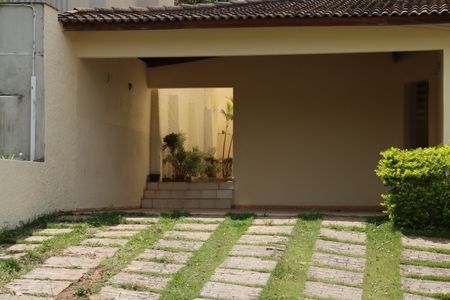 Casa de condomínio para alugar com 320m², 5 quartos e 4 vagasFachada