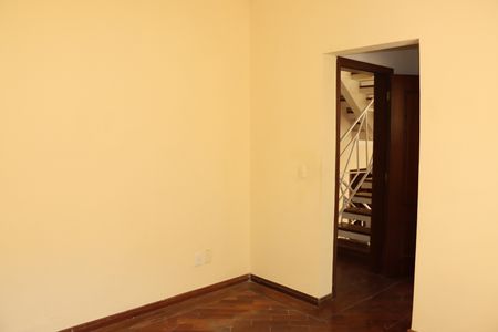 Casa de condomínio para alugar com 320m², 5 quartos e 4 vagasSuíte 3