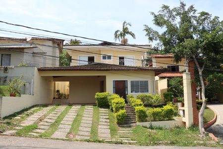 Casa de condomínio para alugar com 320m², 5 quartos e 4 vagasFachada