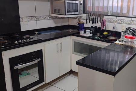 Casa de condomínio à venda com 65m², 2 quartos e 1 vaga Casa de condomínio à venda com 65m², 2 quartos e 1 vagaCozinha