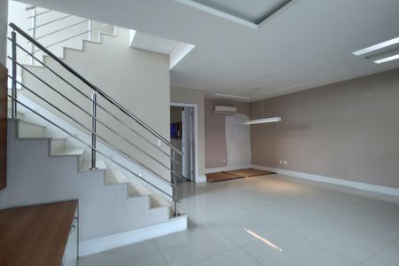 Casa de condomínio para alugar com 283m², 3 quartos e 2 vagasSala