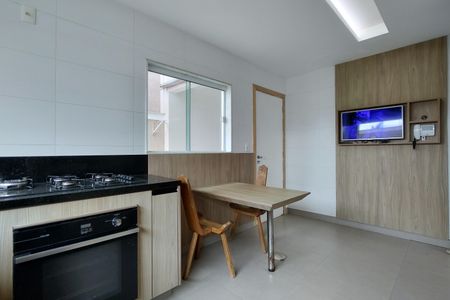 Casa de condomínio para alugar com 283m², 3 quartos e 2 vagasCozinha - Armários