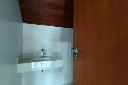 Casa de condomínio para alugar com 283m², 3 quartos e 2 vagasBanheiro do Sótão