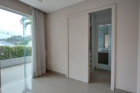 Casa de condomínio para alugar com 283m², 3 quartos e 2 vagasSuíte 3