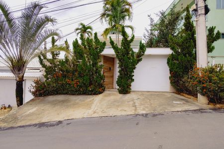 Casa de condomínio para alugar com 283m², 3 quartos e 2 vagasFachada