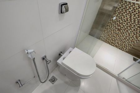 Casa de condomínio para alugar com 283m², 3 quartos e 2 vagas Casa de condomínio para alugar com 283m², 3 quartos e 2 vagasBanheiro da Suíte 2