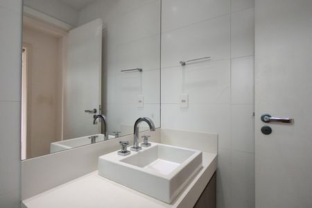 Casa de condomínio para alugar com 283m², 3 quartos e 2 vagasBanheiro da Suíte 3