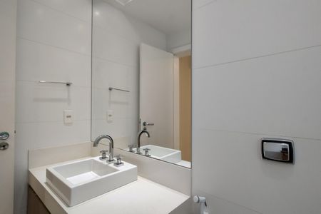 Casa de condomínio para alugar com 283m², 3 quartos e 2 vagasBanheiro da Suíte 1