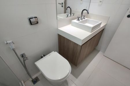 Casa de condomínio para alugar com 283m², 3 quartos e 2 vagasBanheiro da Suíte 3