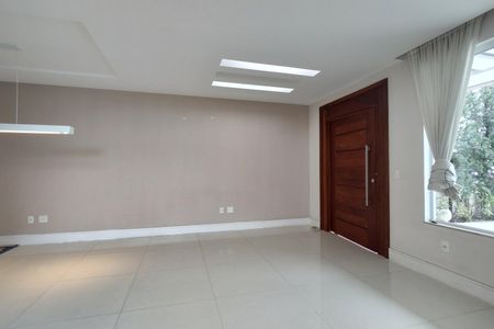 Casa de condomínio para alugar com 283m², 3 quartos e 2 vagasSala