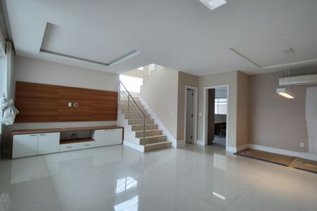 Casa de condomínio para alugar com 283m², 3 quartos e 2 vagas Casa de condomínio para alugar com 283m², 3 quartos e 2 vagasSala