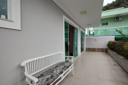 Casa de condomínio para alugar com 283m², 3 quartos e 2 vagasVaranda