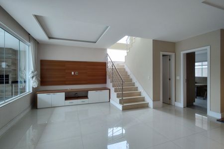 Casa de condomínio para alugar com 283m², 3 quartos e 2 vagasSala