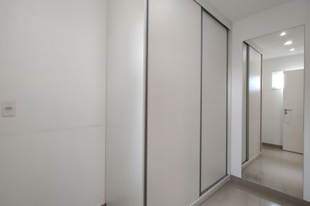 Casa de condomínio para alugar com 283m², 3 quartos e 2 vagasCloset da suíte 1