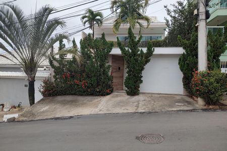 Casa de condomínio para alugar com 283m², 3 quartos e 2 vagasFachada