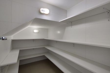 Casa de condomínio para alugar com 283m², 3 quartos e 2 vagasDespensa