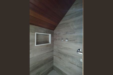 Casa de condomínio para alugar com 283m², 3 quartos e 2 vagasBanheiro do Sótão