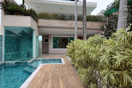 Casa de condomínio para alugar com 283m², 3 quartos e 2 vagas Casa de condomínio para alugar com 283m², 3 quartos e 2 vagasPiscina