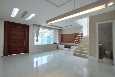 Casa de condomínio para alugar com 283m², 3 quartos e 2 vagasSala