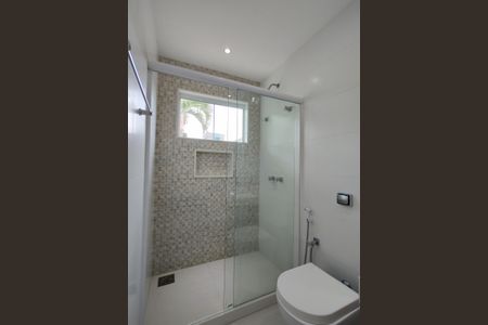 Casa de condomínio para alugar com 283m², 3 quartos e 2 vagasBanheiro da Suíte 3