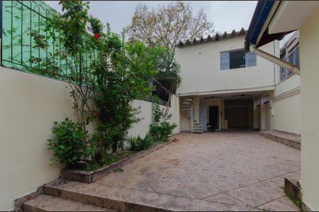 Casa à venda com 298m², 4 quartos e 4 vagas Casa à venda com 298m², 4 quartos e 4 vagasQuintal
