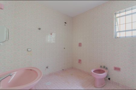 Casa à venda com 298m², 4 quartos e 4 vagas Casa à venda com 298m², 4 quartos e 4 vagasBanheiro 1