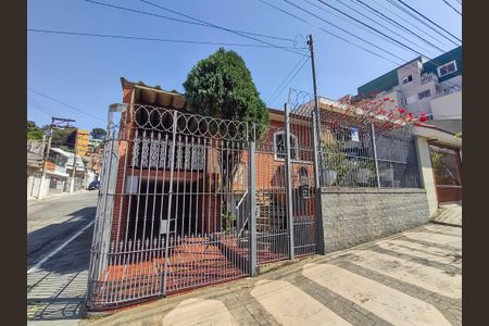 Casa à venda com 98m², 2 quartos e 2 vagasFachada