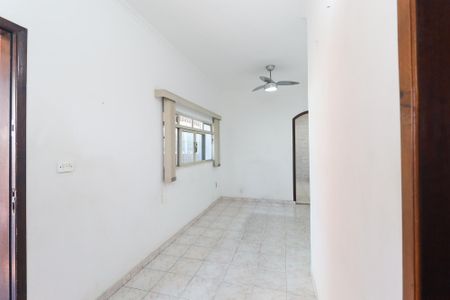 Casa à venda com 98m², 2 quartos e 2 vagasSala