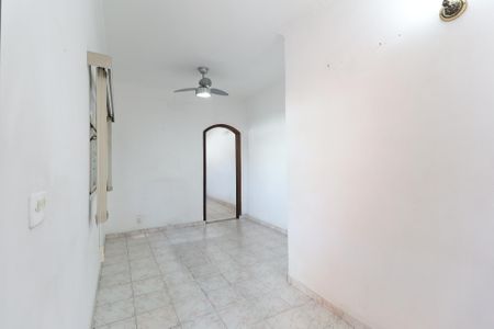 Casa à venda com 98m², 2 quartos e 2 vagasSala
