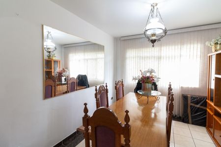 Casa à venda com 320m², 4 quartos e 5 vagas Casa à venda com 320m², 4 quartos e 5 vagasSala de Jantar