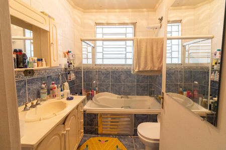 Casa à venda com 320m², 4 quartos e 5 vagas Casa à venda com 320m², 4 quartos e 5 vagasBanheiro