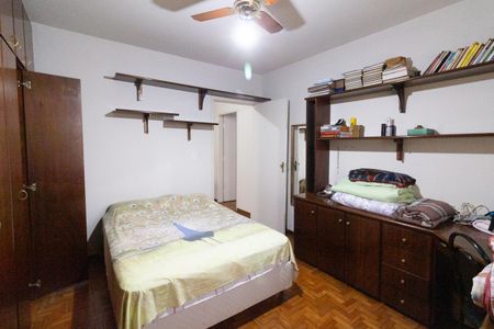 Casa à venda com 320m², 4 quartos e 5 vagas Casa à venda com 320m², 4 quartos e 5 vagasSuíte