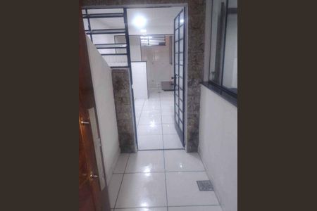 Corredor de apartamento para alugar com 2 quartos, 60m² em Califórnia, Belo Horizonte